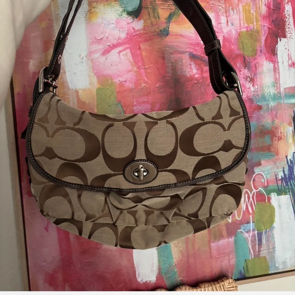 Coach Handbags - Vintage coach shoulder bag